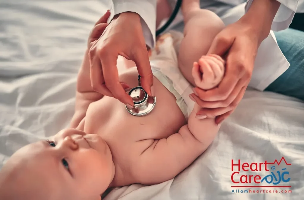هل مرض القلب يسبب انتفاخ البطن ؟ ما أعراض مرض القلب عند الأطفال ؟